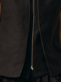 Minimalist Sleeveless Fake Two-Piece Zip Vest