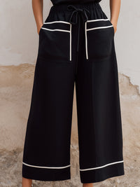 Modern Contrast-Trim Sleeveless Top & Wide-Leg Pants Two-Piece Set